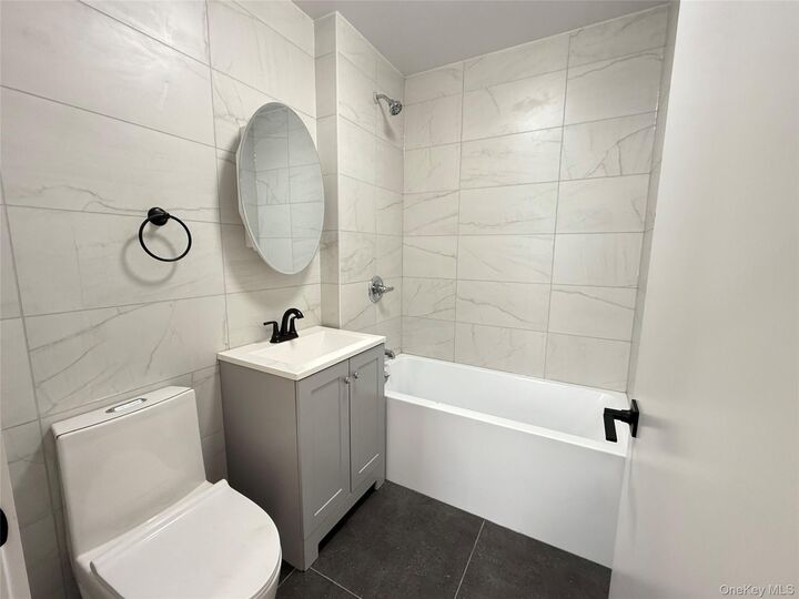 Property Photo: 860 E 232nd Street 1R NY 10466