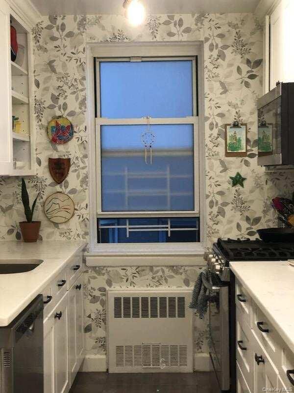 Property Photo: 3176 Decatur Avenue 2H NY 10467