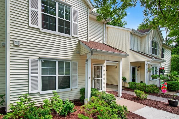Property Photo:  307 Gazebo Court  NY 12553