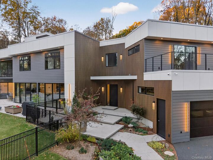 Property Photo:  9 Warwick Isle Boulevard  NY 10969