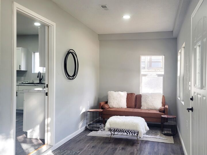 Property Photo: 423 W 10th St NE 69101