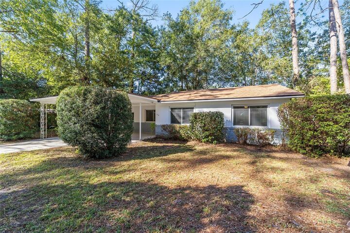 Property Photo: 1716 NE 7th Terrace FL 32609