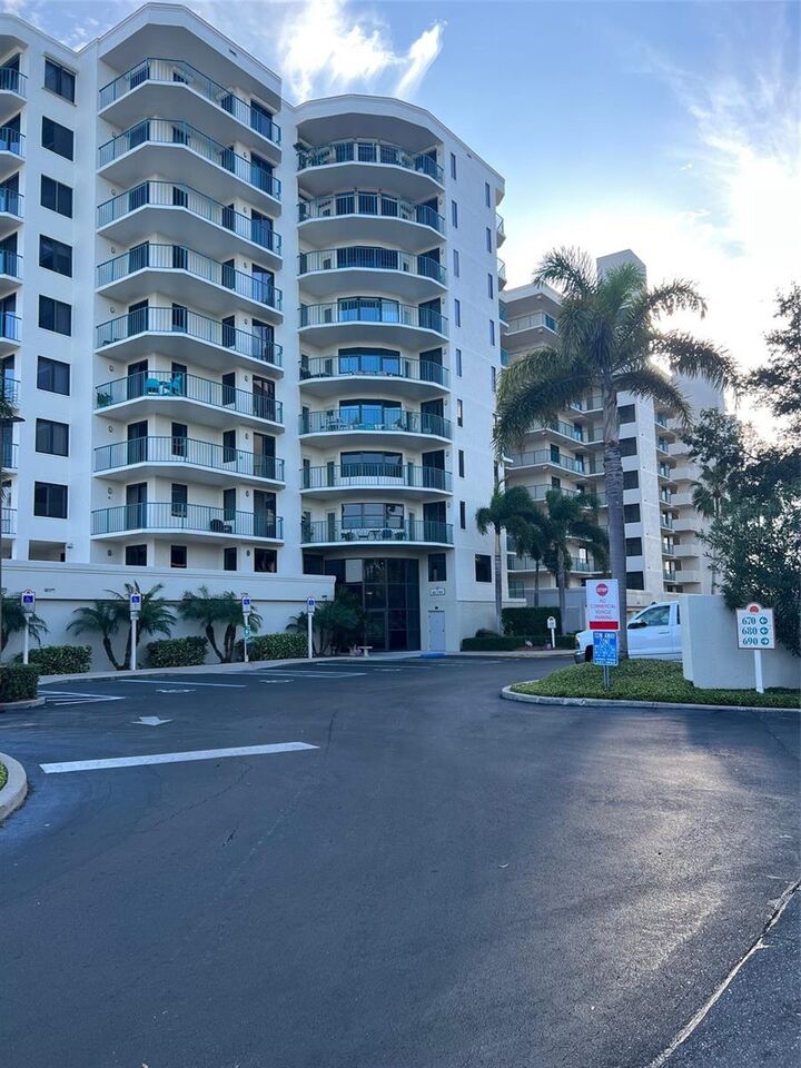 Property Photo:  670 Island Way 400  FL 33767