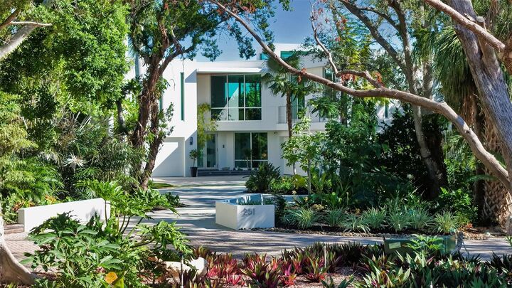 Property Photo:  251 Cedar Park Circle  FL 34242