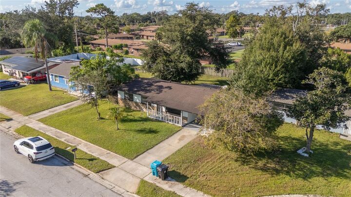 Property Photo: 4605 Elmira Place FL 32811