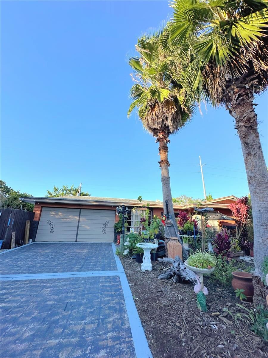 Property Photo: 1574 Souvenir Drive FL 33755