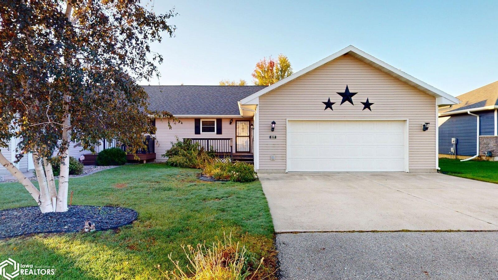 Property Photo: 227 Westview Dr S IA 50469