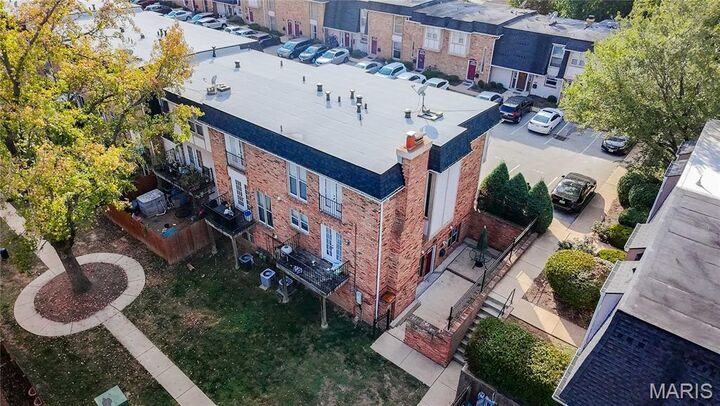 Property Photo: 1150 Rue La Chelle Walk 1150 MO 63141