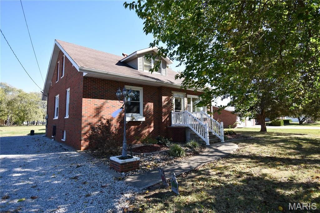 Property Photo:  711 Reservoir Road  IL 62088 
