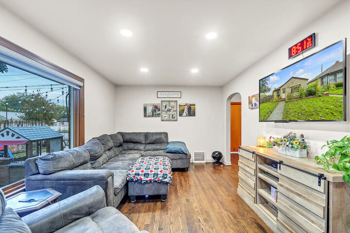 Property Photo:  1124 Kingston Ave  WI 53402 