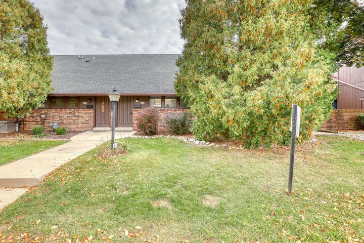 5184 Woodbridge Ln  Greenfield WI 53221 photo