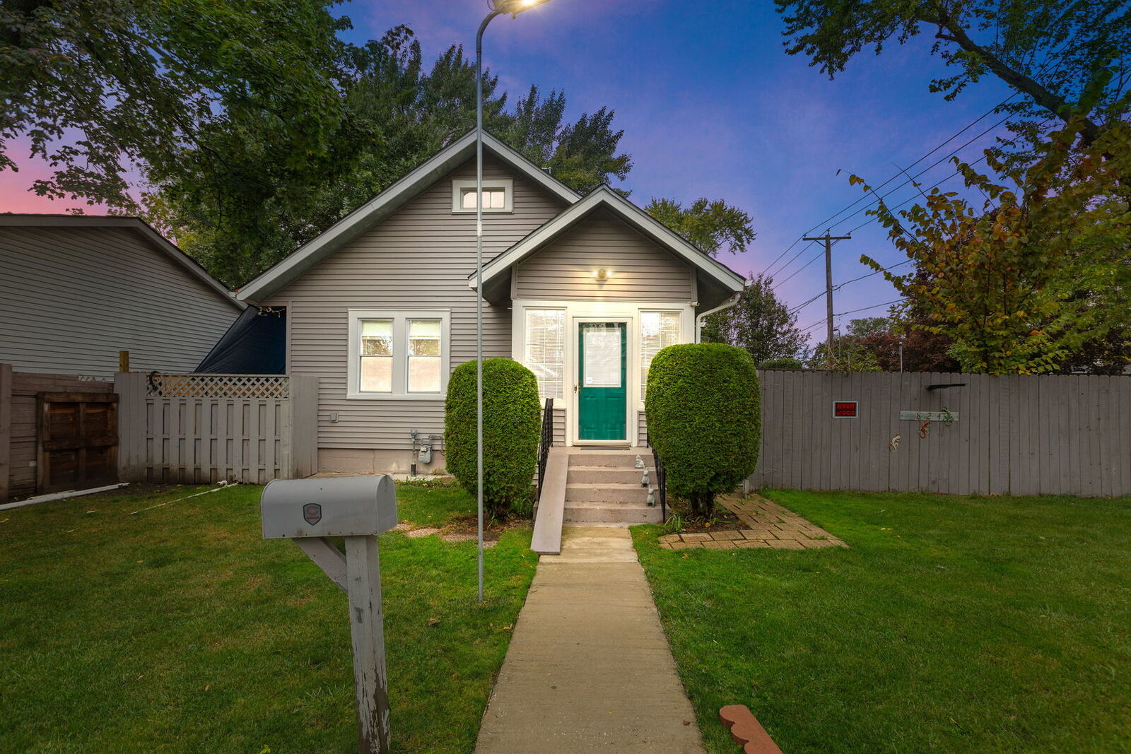 Property Photo: 824 N Butrick Street IL 60085