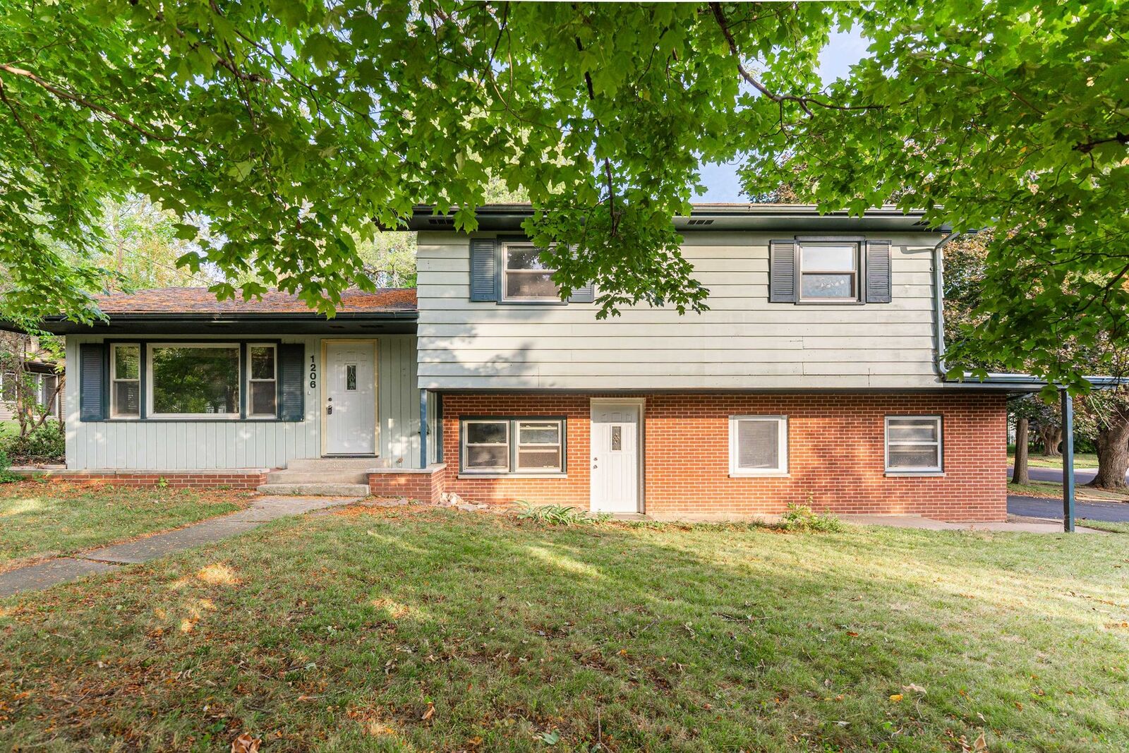 Property Photo: 1206 University Drive IL 60115