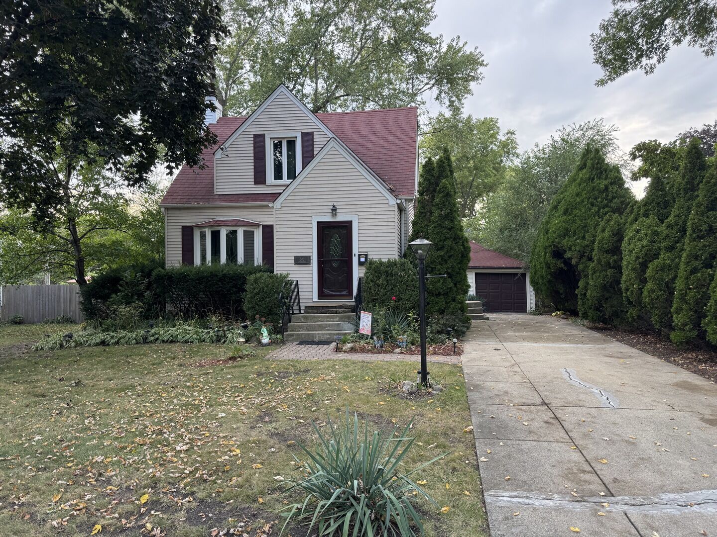 Property Photo:  300 S Cumberland Parkway  IL 60016 