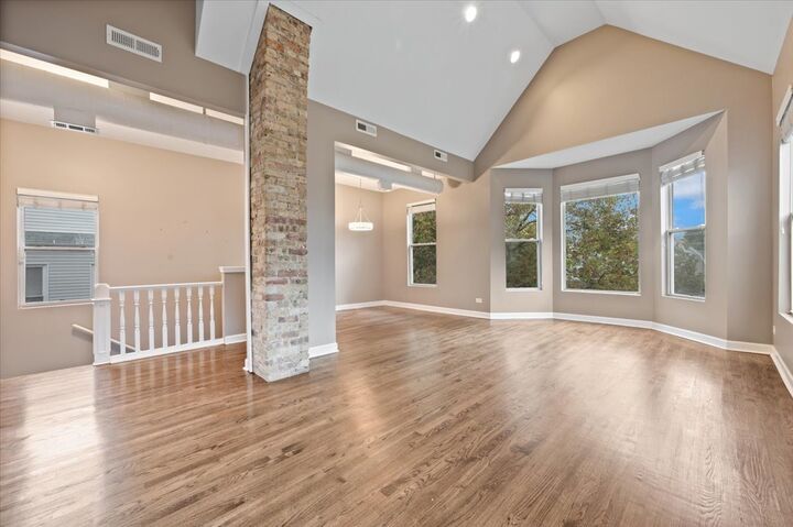 Property Photo: 2924 N Talman Avenue 3 IL 60618