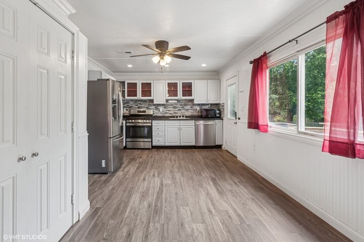 Property Photo: 27 Ridge Circle IL 60107
