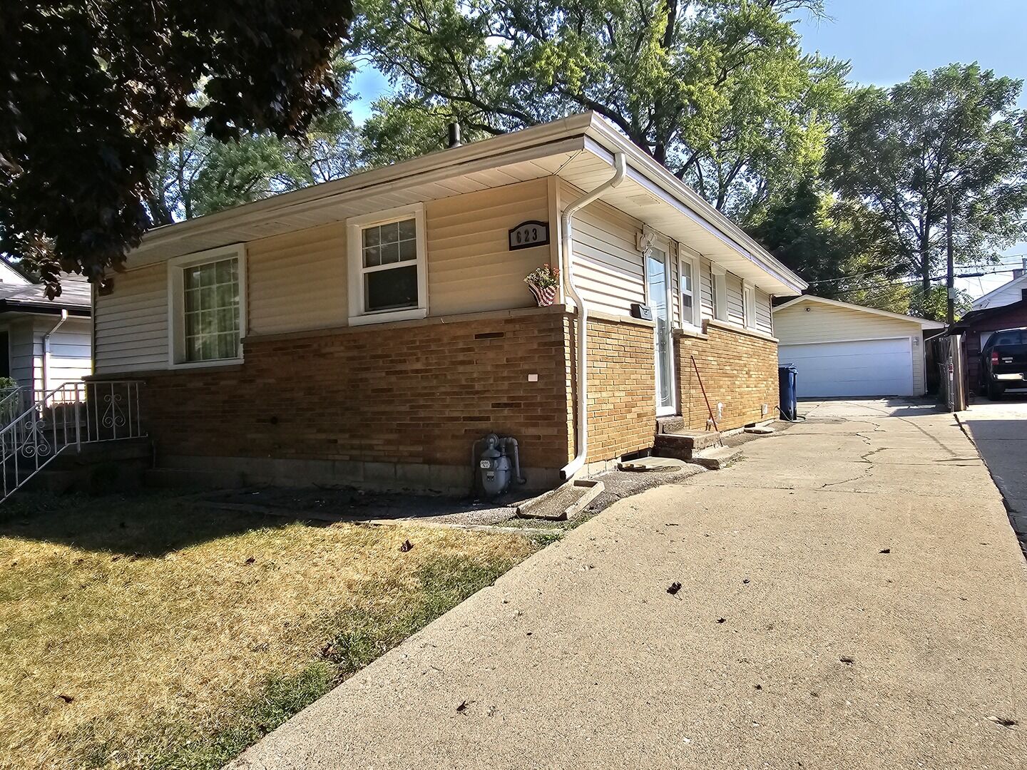 Property Photo:  623 Yeoman Street  IL 60085 