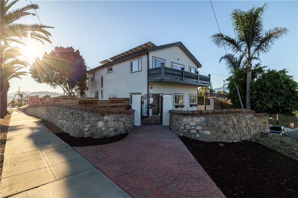 Property Photo: 1006 W Pottery Street CA 92530