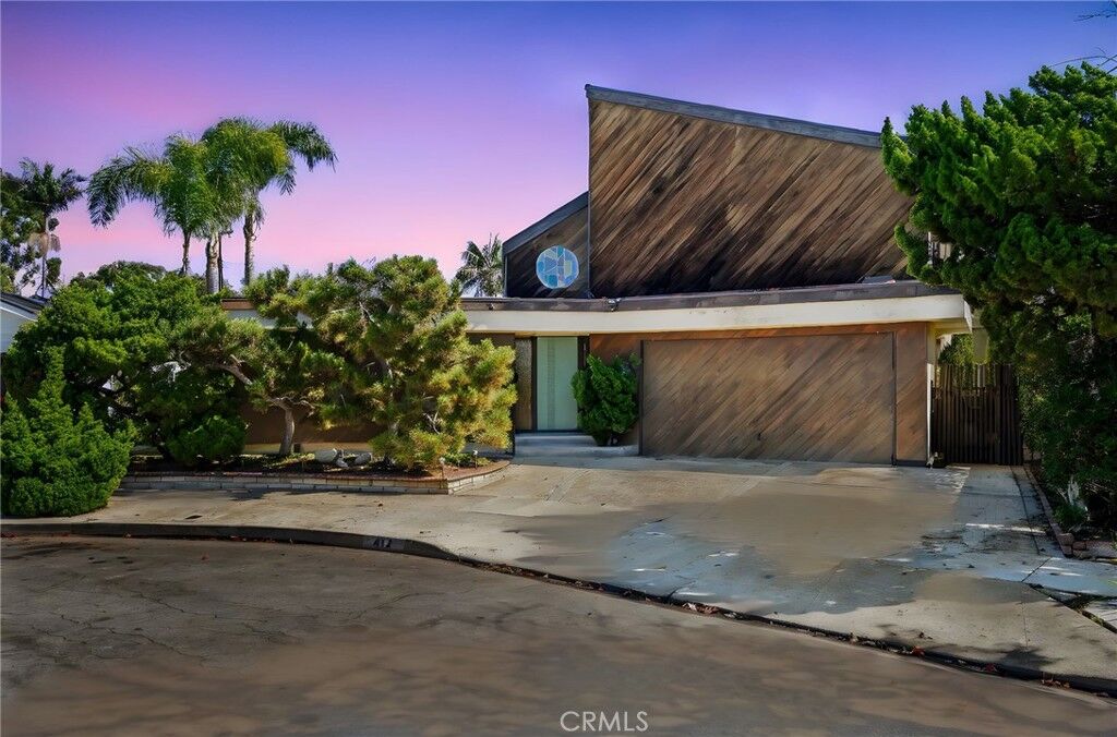 Property Photo:  412 Emerald  CA 90740 