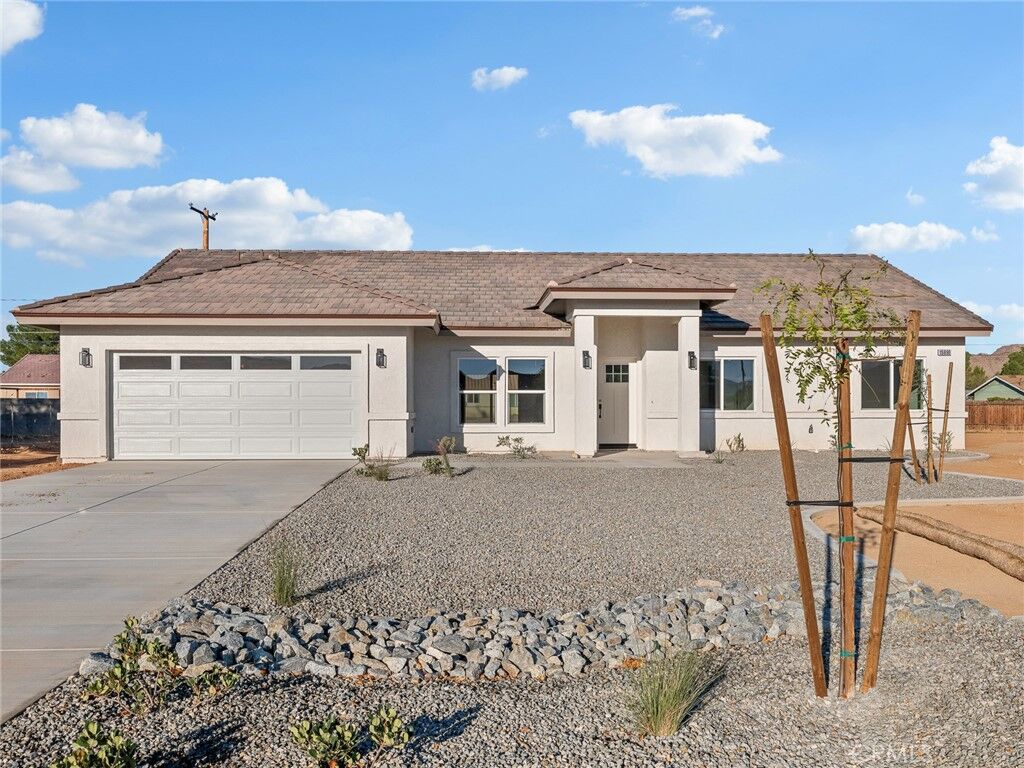 Property Photo:  15590 Dale Evans Parkway  CA 92307 