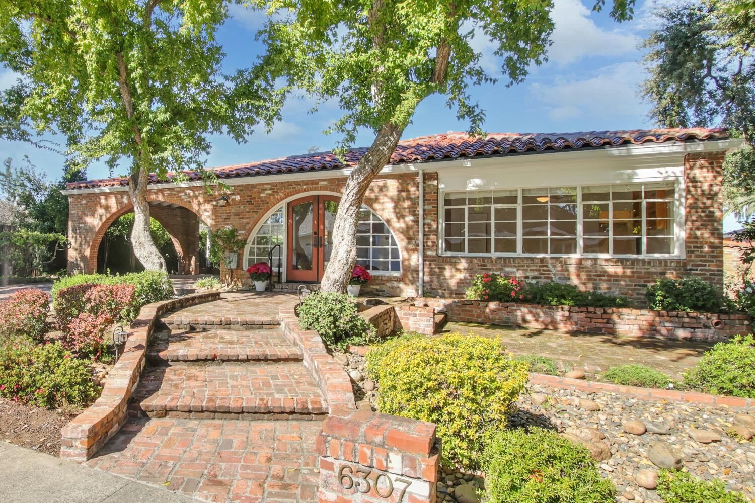 Property Photo:  6307 Date Palm Way  CA 95608 