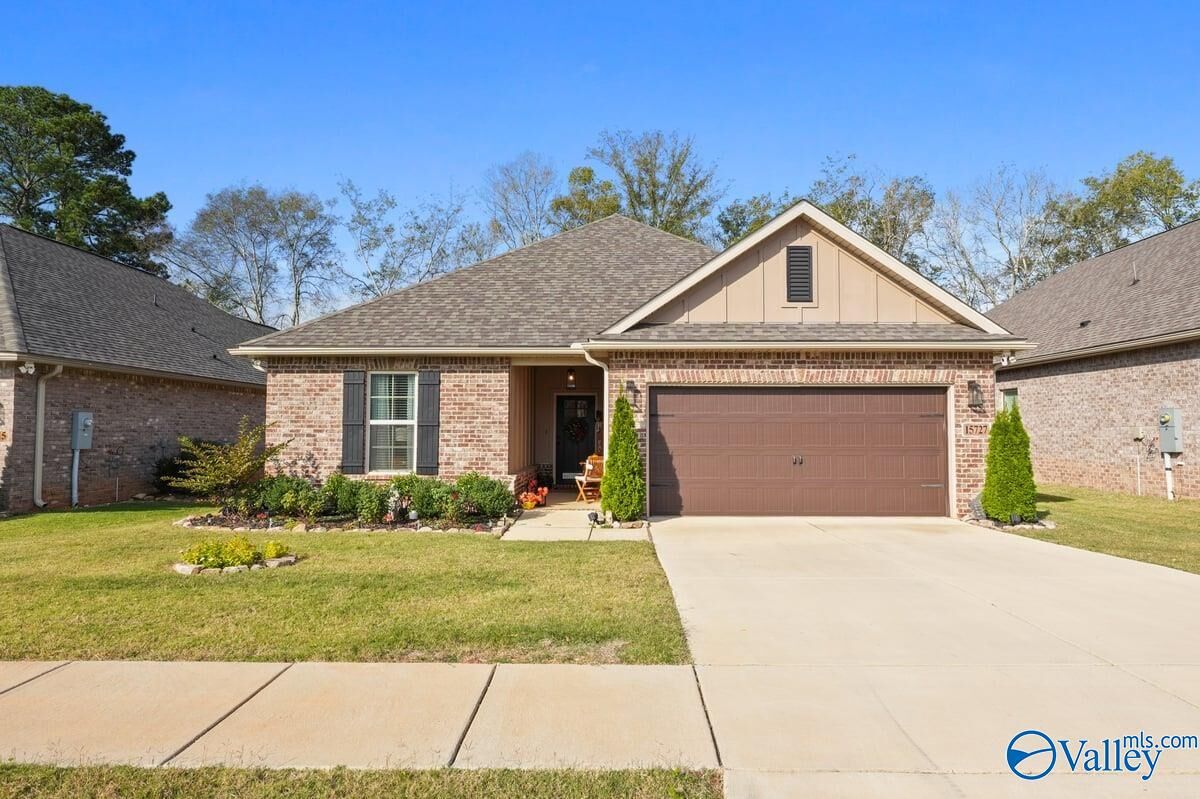 Property Photo: 15727 Mizewell Lane AL 35749