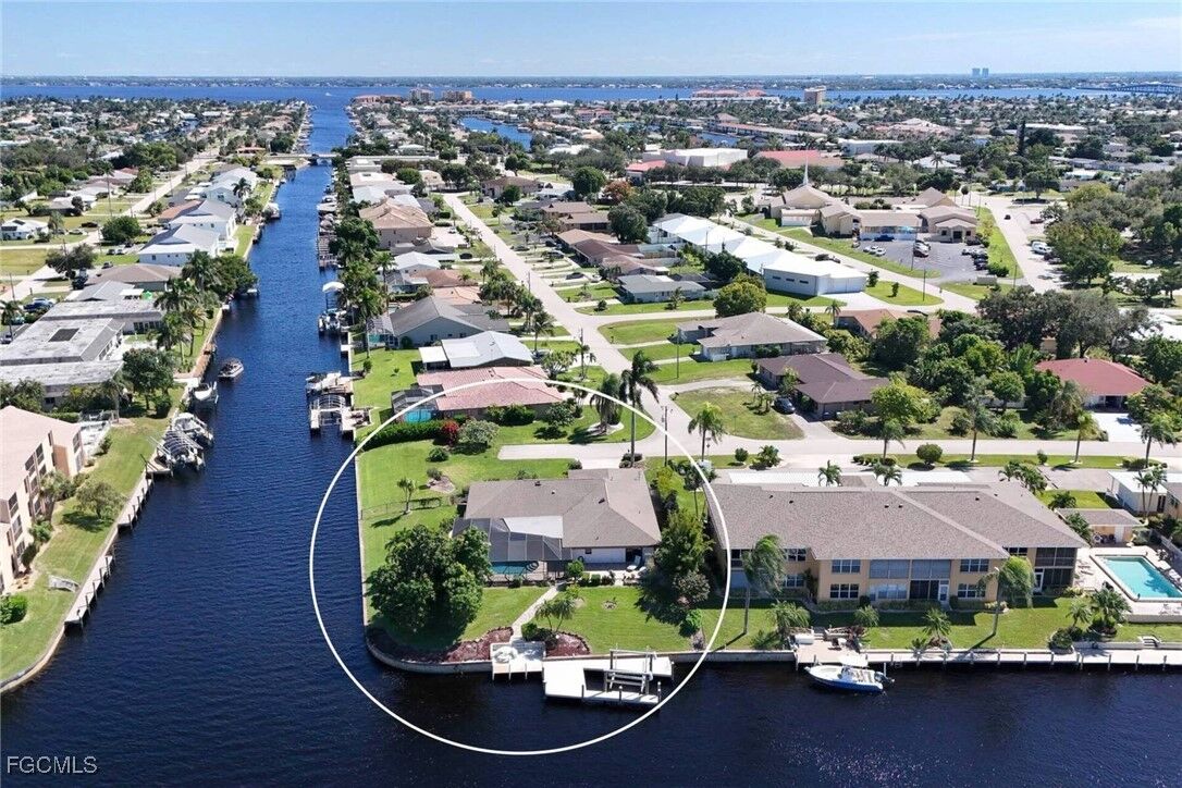 Property Photo:  4002 SE 12th Avenue  FL 33904 