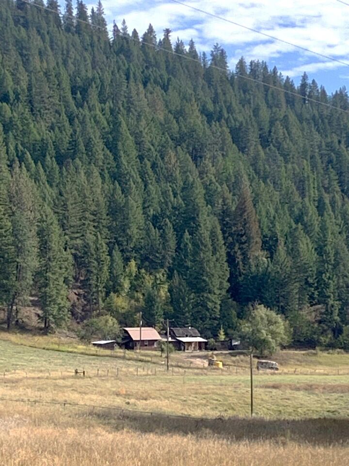 Property Photo: 3277 A Orient Cutoff Rd WA 99141