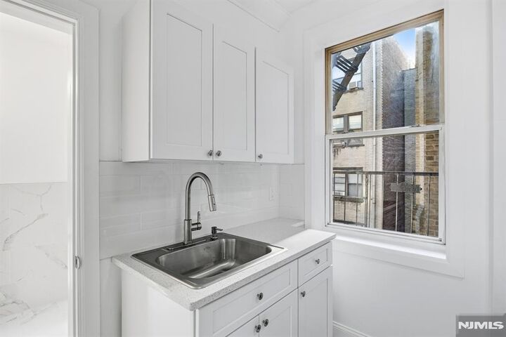 Property Photo:  137 Kensington Avenue 401  NJ 07304 