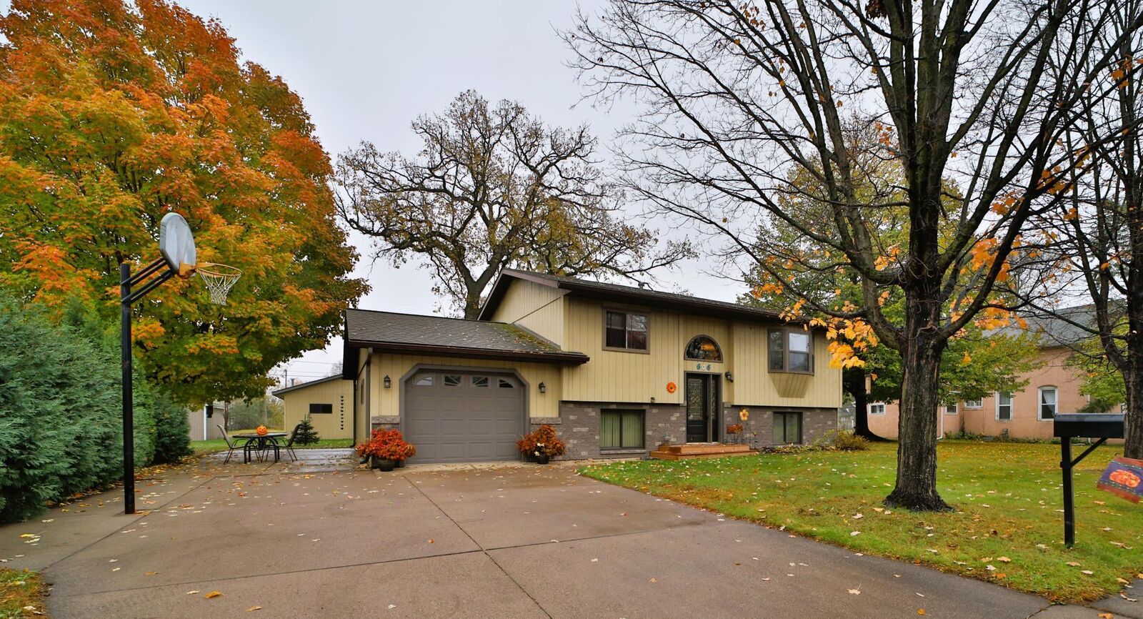 Property Photo: 606 2nd Street NE MN 56345