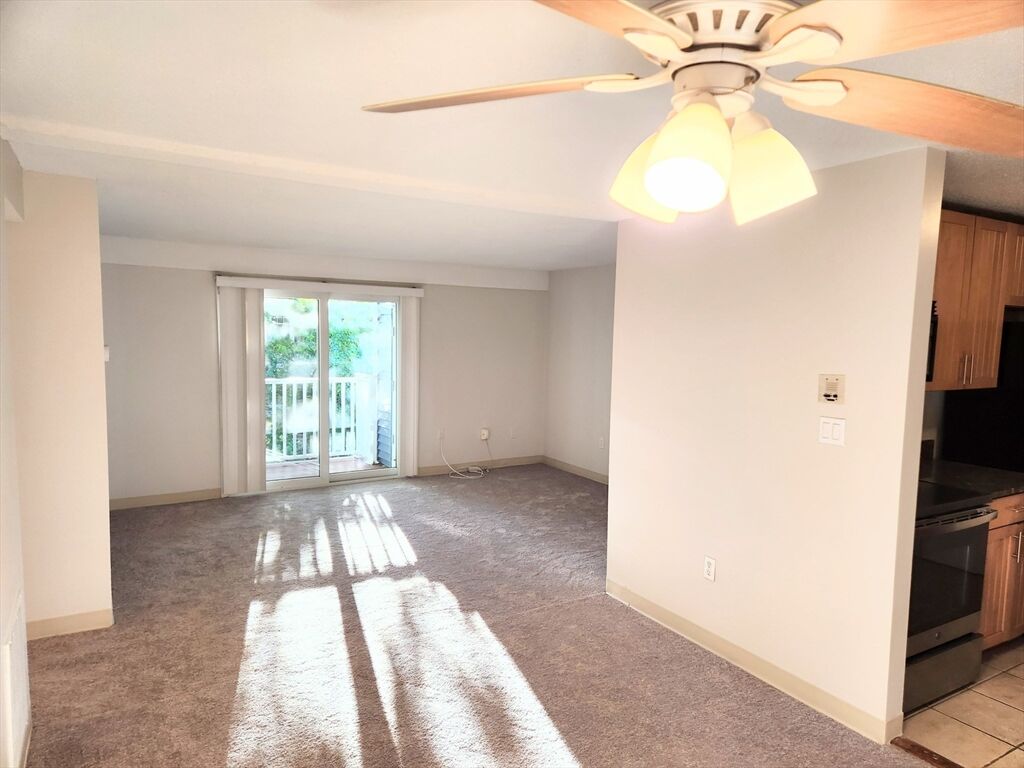 Property Photo:  11 Post Oak Lane 6  MA 01760 