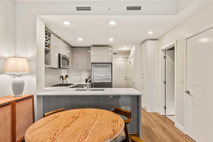 Property Photo:  301 10 Street NW 206  AB T2N 1V5 