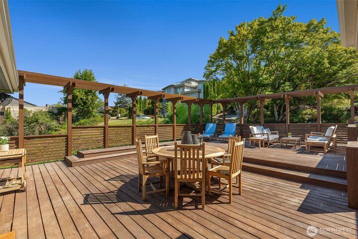 Property Photo: 4660 NE 89th Street WA 98115