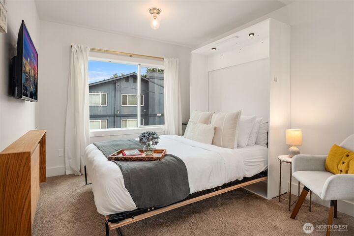 556  Highland Drive  Seattle WA 98109 photo