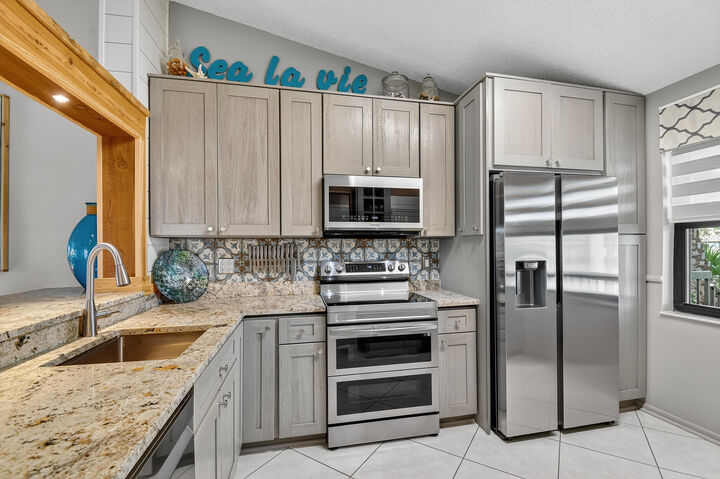 Property Photo: 7578 Tahiti Lane 201 FL 33467