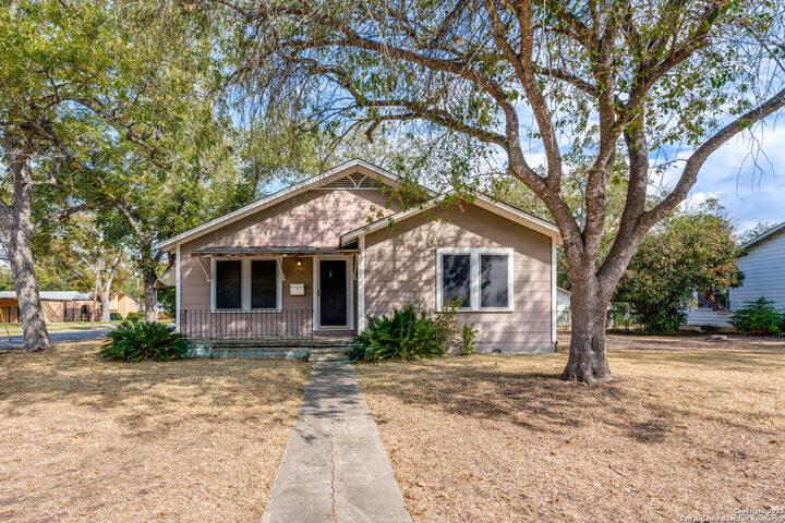 Property Photo: 704 Krezdorn Street TX 78155