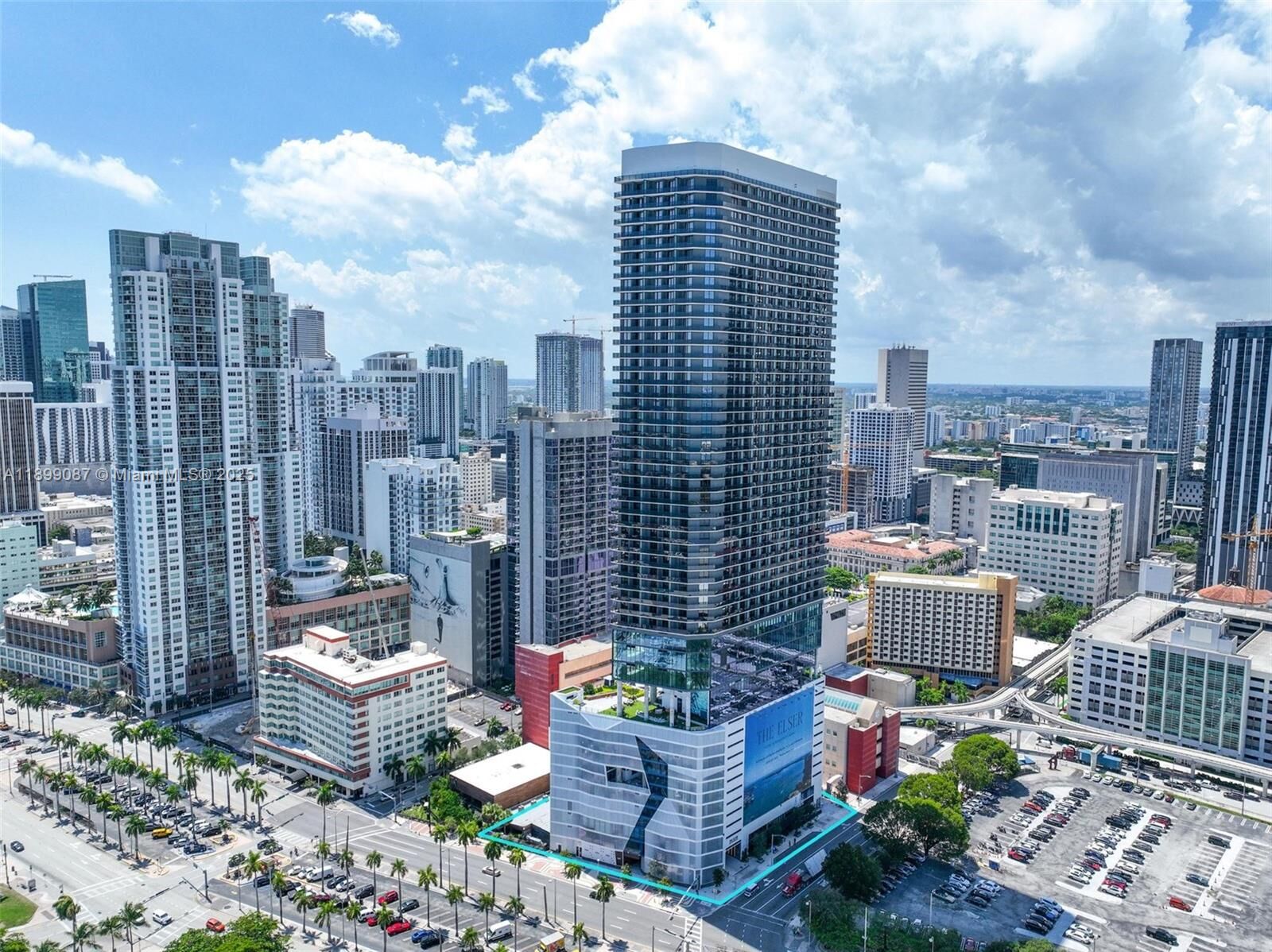 Property Photo: 398 NE 5th St 3017 FL 33132