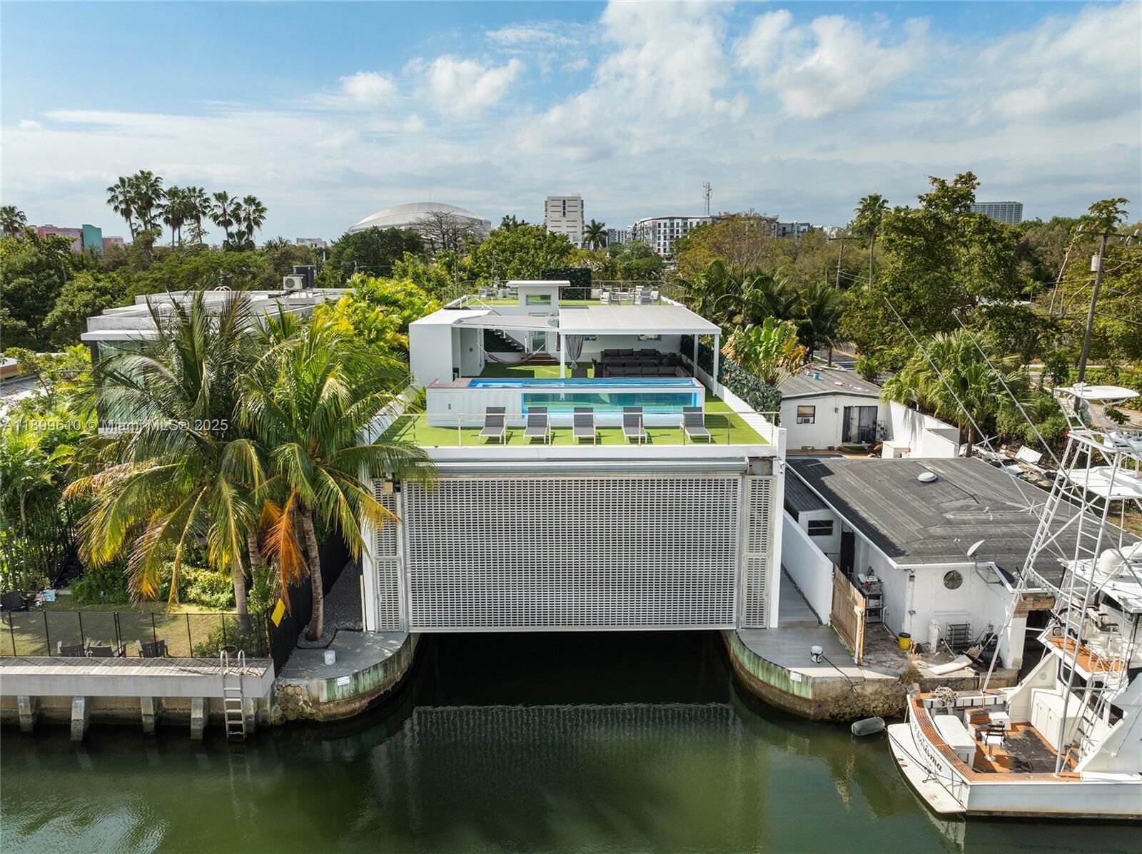 Property Photo: 641 NW 7th St Rd FL 33136