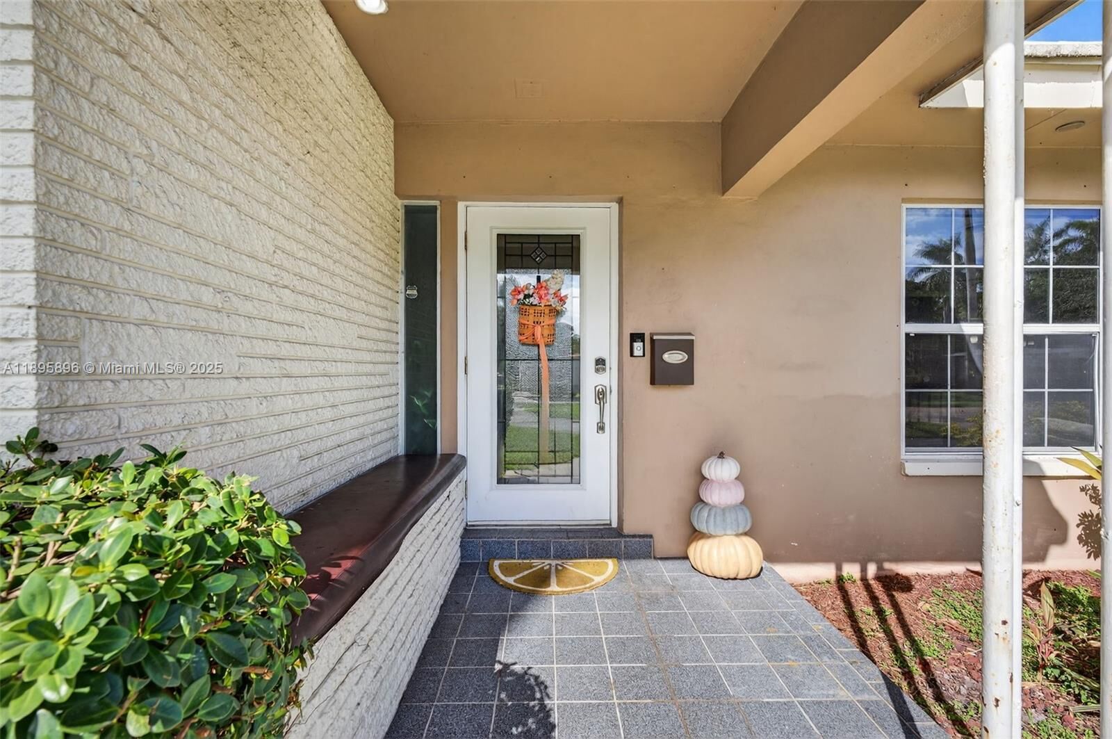 Property Photo: 801 Holly Ln FL 33317