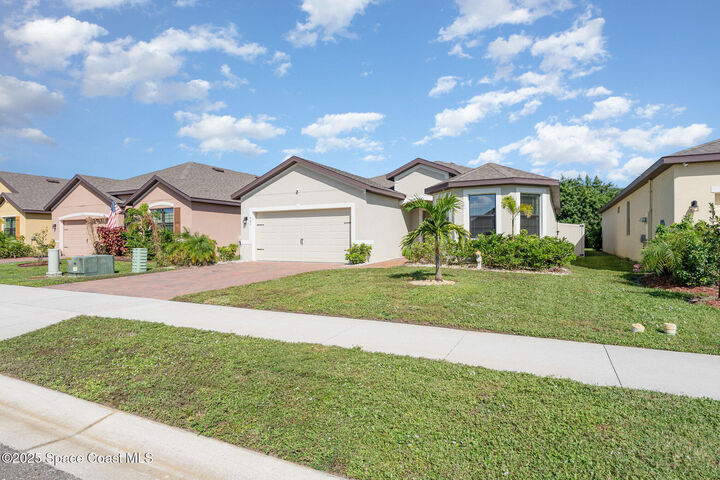 Property Photo:  943 Remington Green Drive SE  FL 32909 