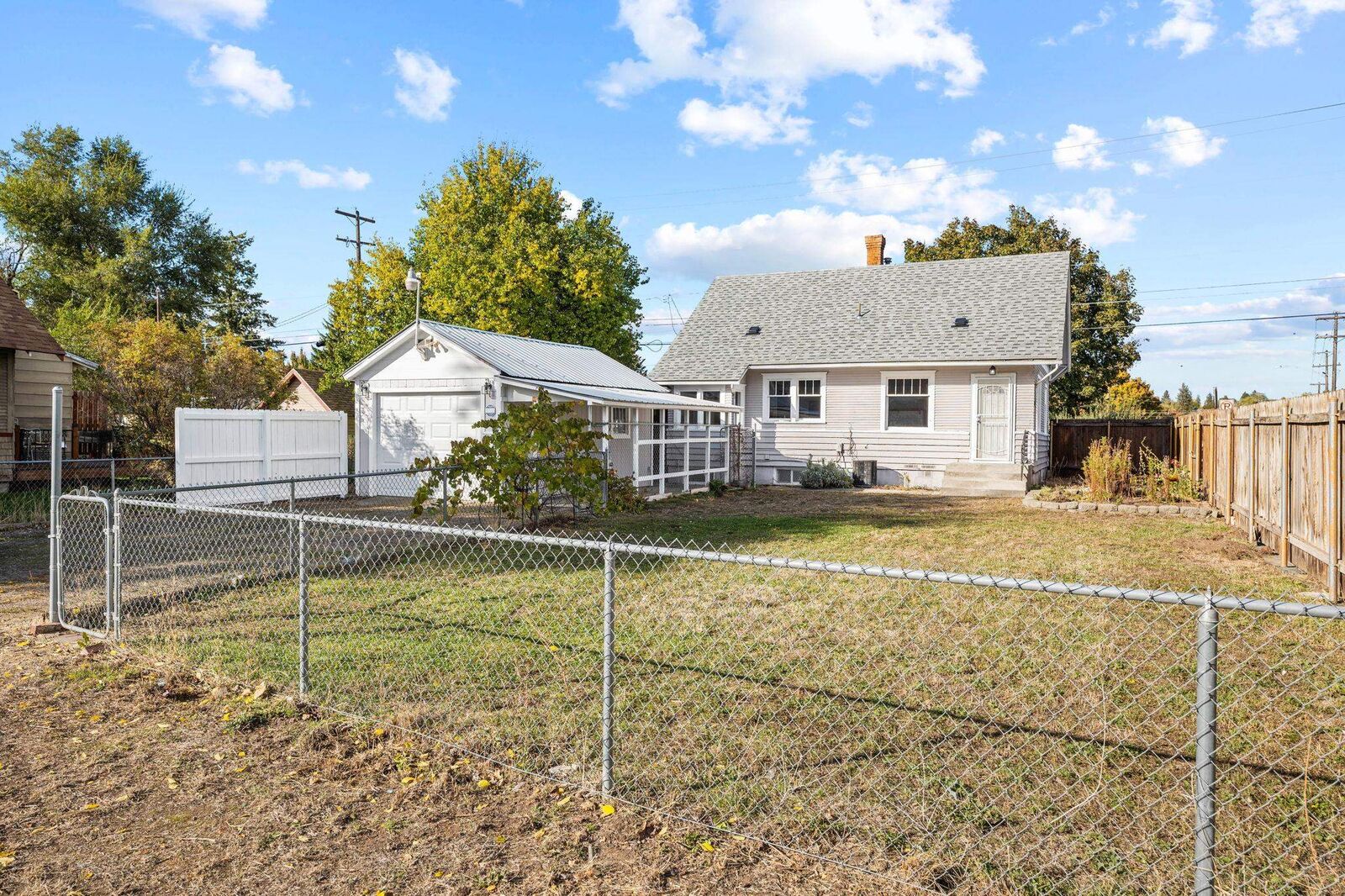 Property Photo: 1602 W York Ave WA 99205