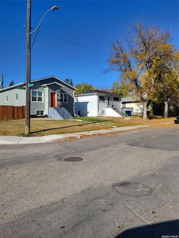 Photo de la propriété: 451 S Avenue S SK S7M 3A3