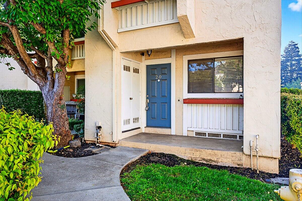 Property Photo: 260 W Dunne Avenue 20 CA 95037