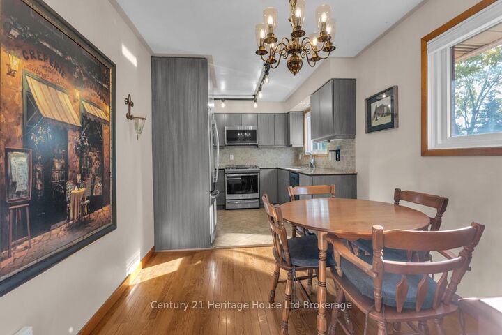 Property Photo:  12 Camdon Court  ON N4G 4B3 