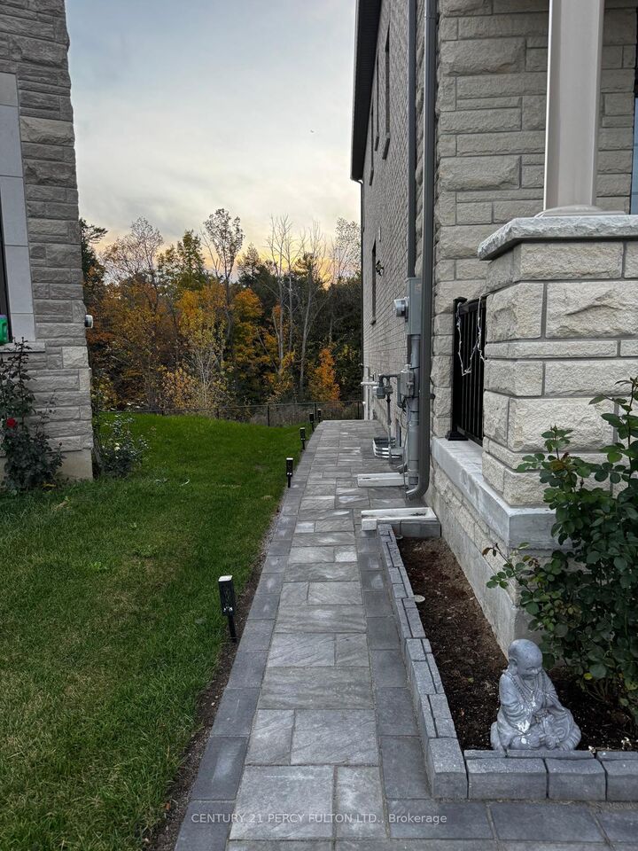Photo de la propriété: 1438 Mockingbird Square Bsmt ON L1X 0N8