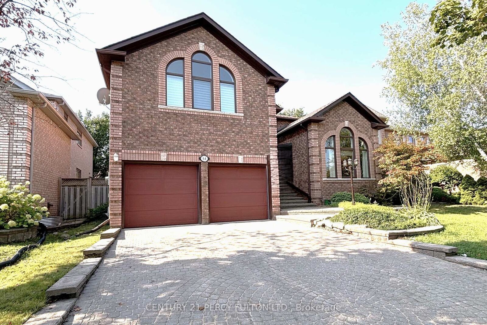 Property Photo: 54 Cityview Circle ON L4N 7V1