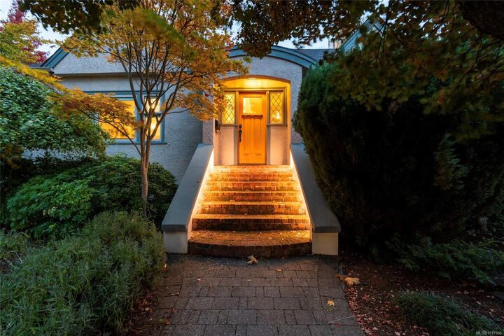 Property Photo:  1690 Ash Rd  BC V8N 2T5