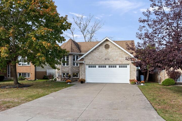 Photo de la propriété: 378 St. Simon Street ON N8L 0K8