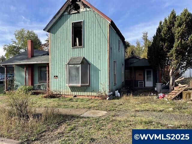 Property Photo:  141 NE D St  OR 97396 