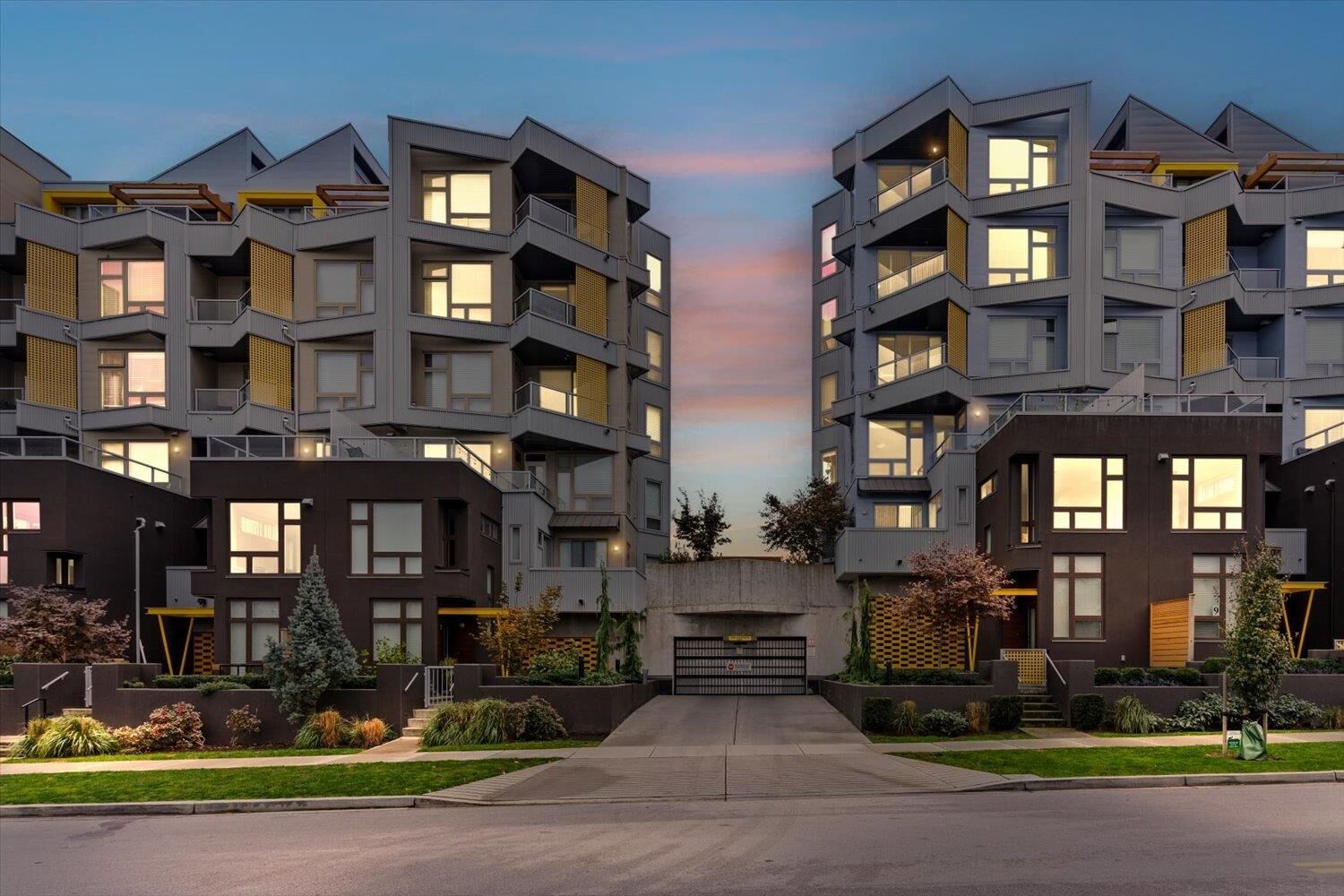 Property Photo:  32838 Landeau Place 401  BC V2S 0M6 